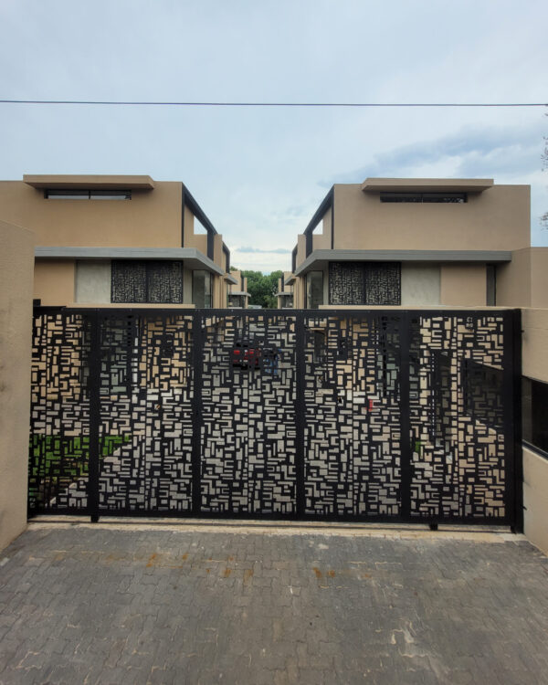 Main sliding gates