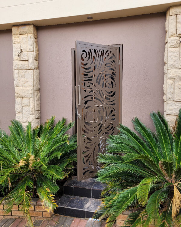Pedestrian single swing gates